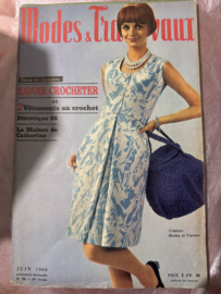 1966 | Modes et Travaux - N° 786- 48e Année JUIN 1965 - met borduur-, brei- en haakpatronen | 17 modéles TRICOTÉS et CROCHETÉS met patronenblad - tapijt knopen met rozen