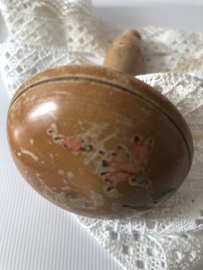 VERKOCHT | Naaigerei | Glanzende sleetse stoppaddenstoel ca. 1900-1910