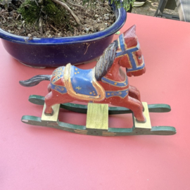 Paardjes | Vintage houten speelgoed schommelpaard (kerst-)versiering