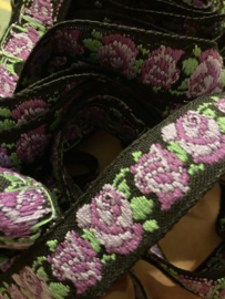 Sierband | Paars-Zwart-Groen | Bloemen | 02 cm - Brokaat band - zwarte ondergrond met lila en paarse roosjes 