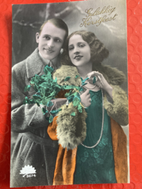 Ansichtkaart | Brocante man en vrouw met bontjas 'Gelukkig Kersfeest'
