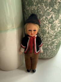 v Zwitserland | Poppen | Klederdracht | Klederdrachtpoppetje “Felix” – Zwitsers souvenir uit de jaren ‘60