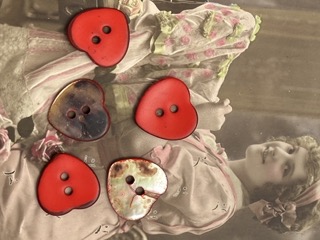 Parelmoeren knopen | Rood en roze