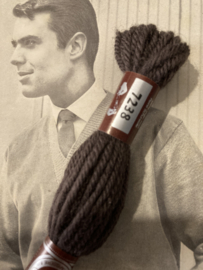 * 7238 | BRUIN DONKER Bruin label - borduurwol Colbert DMC Tapestry wool