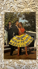 Geborduurde souvenir kaarten | Spanje | Geel | Flamenco dansers - geel en roze stoffen rokje