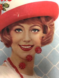 VERKOCHT | Knopen | Rood - 10 mm sterretje reliëf 2 gaatjes | vintage jaren '60