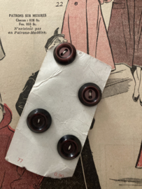 Ø 15 mm | Knopenkaarten | Rood-Bordeaux | Brocante Arkilite knopenkaart met 4 knopen