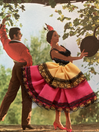VERKOCHT | Spanje | Kaarten | GEEL-ROZE | Geborduurde kaart flamenco dansers met geel, roze en bruin stoffen rokje