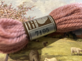* 7195 DMC borduurwol ROZE OUD MIDDEN : serie Colbert DMC Laine pour tapisserie - virgin wool