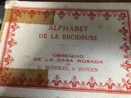VERKOCHT | Boeken | Bibliothèque DMC | Alfabetten | Alphabet de La Brodeuse - Obsequio de La Casa Rosada - C. Winkel & Zonen - Franstalig antiek boekje | 1930 - HISTORISCH