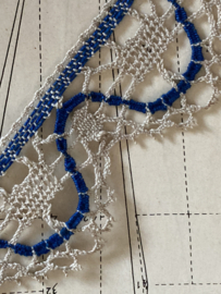 VERKOCHT | Kant | Blauw | Antiek | Blauw met beige machinaal geklost linnen sierband (50 x 5 cm)