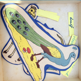 Onderwijs | Vintage doos (2) met handgemaakte vilten Nederlandse schoolbord figuren en woorden – kweekschool – jaren 50/60