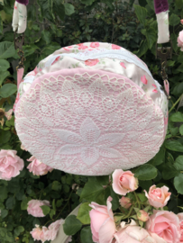 Handmade | Rond tasje “Lace Roses” - Made with Love