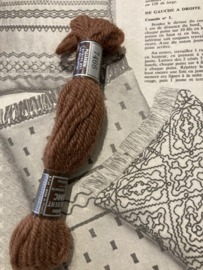 * 7466 | BRUIN - ROEST Bruin label - borduurwol Colbert DMC Tapestry wool