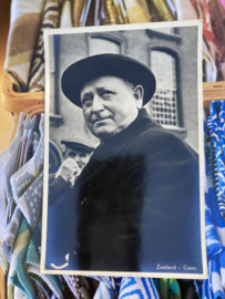 Briefkaarten | Zeeland | Mannen | Goes | 1950 - Echte fotokaart - Met met  hoed in Zeeuwse klederdracht
