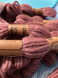 * 8674 - ROZE OUD- LICHT AUBERGINE GLOED - Scheepjes borduurwol of tapisserie wol/gobelin - kleurnummer 8674