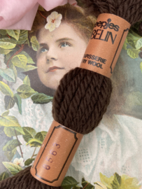 VERKOCHT | BRUIN - Scheepjes borduurwol, tapisserie/gobelin of punch needle wol - kleurnummer  8569  (chocolade bruin)