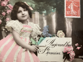 Ansichtkaart | Frankrijk | Meisjes | 1921 St. Madeleine fotokaart meisje met broderie jurkje