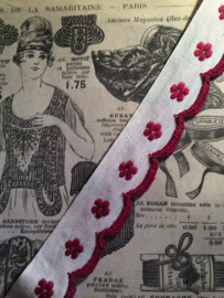 Broderie | Rood | Bloemen | Vintage wit band met rood schulpje 100% katoen "Broderie Bloem" (1 cm)