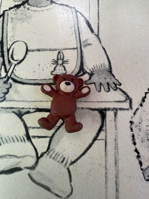 Ø 20 mm - 2 cm | Knopen | Bruin-donker | Dress it Up - Stuffed with love knoopje 'beertje"