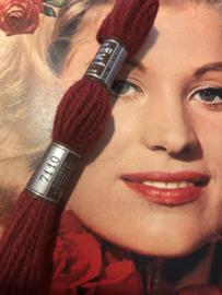 * 7110 DMC borduurwol ROOD: serie Colbert DMC Laine pour tapisserie - virgin wool