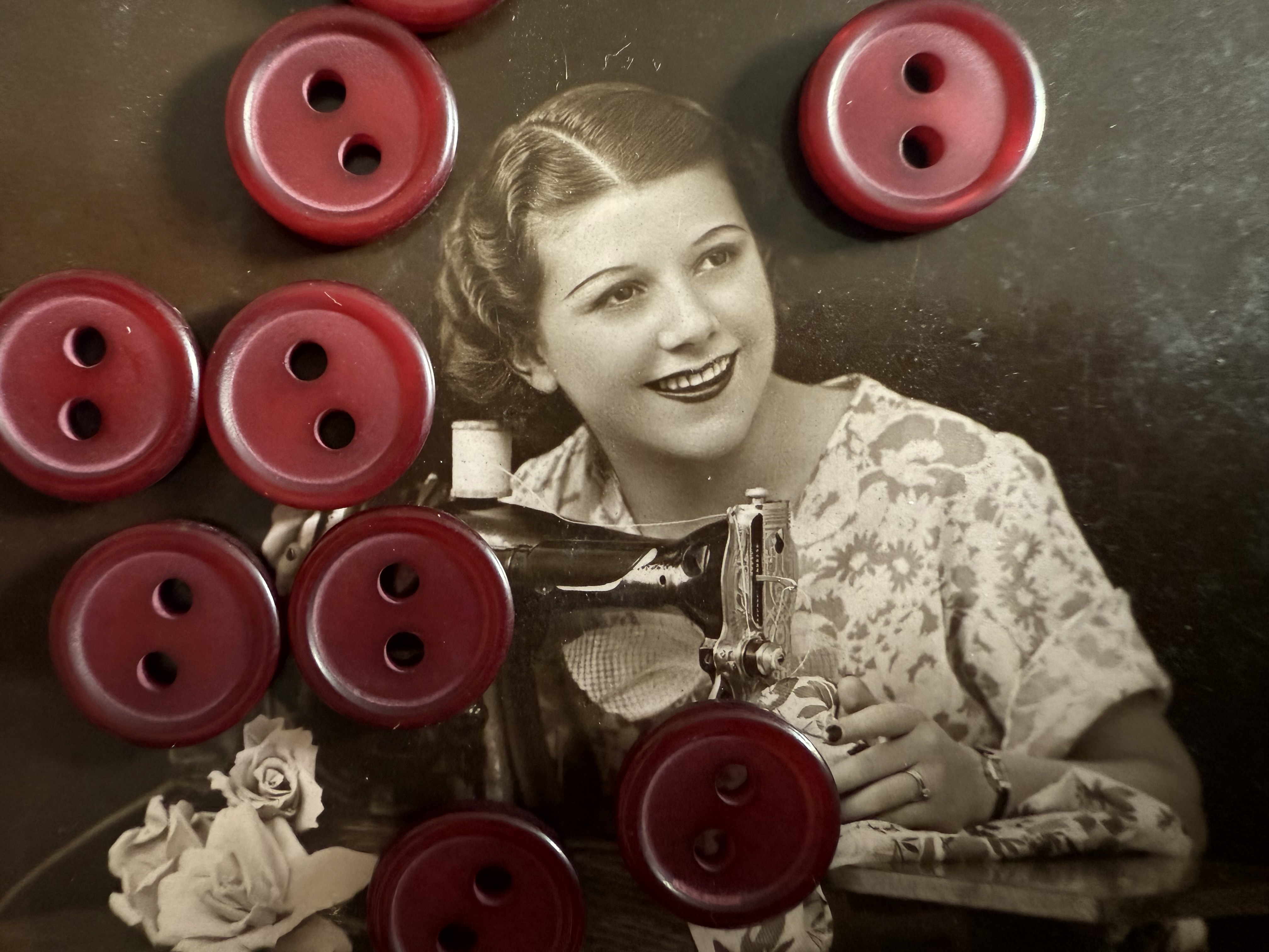 Ø 10 mm | Knopen | Rood | Kleine granaatappel rode knoopjes
