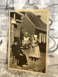 Briefkaarten | Zeeland | Setje met drie klederdracht kaarten met gratis tape