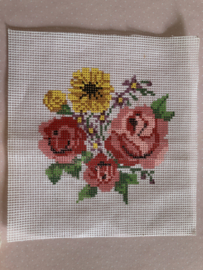 Borduren | Stramien | Voorbedrukt: rozen en gele bloemen (20 x 18 cm)