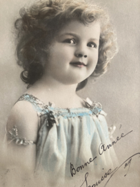 Ansichtkaart | Frankrijk | Meisjes | 1919 - fotokaart van beeldschoon meisje met lichtblauw jurkje