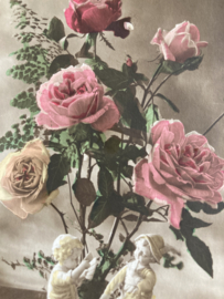 VERKOCHT | 19xx | Briefkaarten | Rozen | Colette kaart met rozen en beeldjes