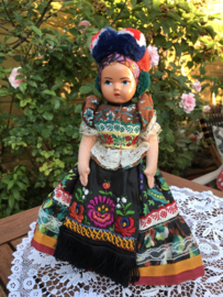 Hongarije | Klederdracht | Beeldschone grote vintage klederdracht pop jaren '50 (32 cm!) 'Felicia'