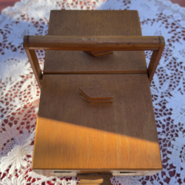 VERKOCHT | Naaidozen | Vintage kindernaaidoos van hout | jaren ‘60