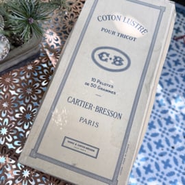 Ecru | Antieke doos Cartier Bresson Paris met 20 bollen haak-brei garen