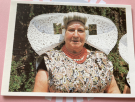 Briefkaarten | Zeeland | Zuid-Beveland | Vrouw met kanten muts en oorijzers