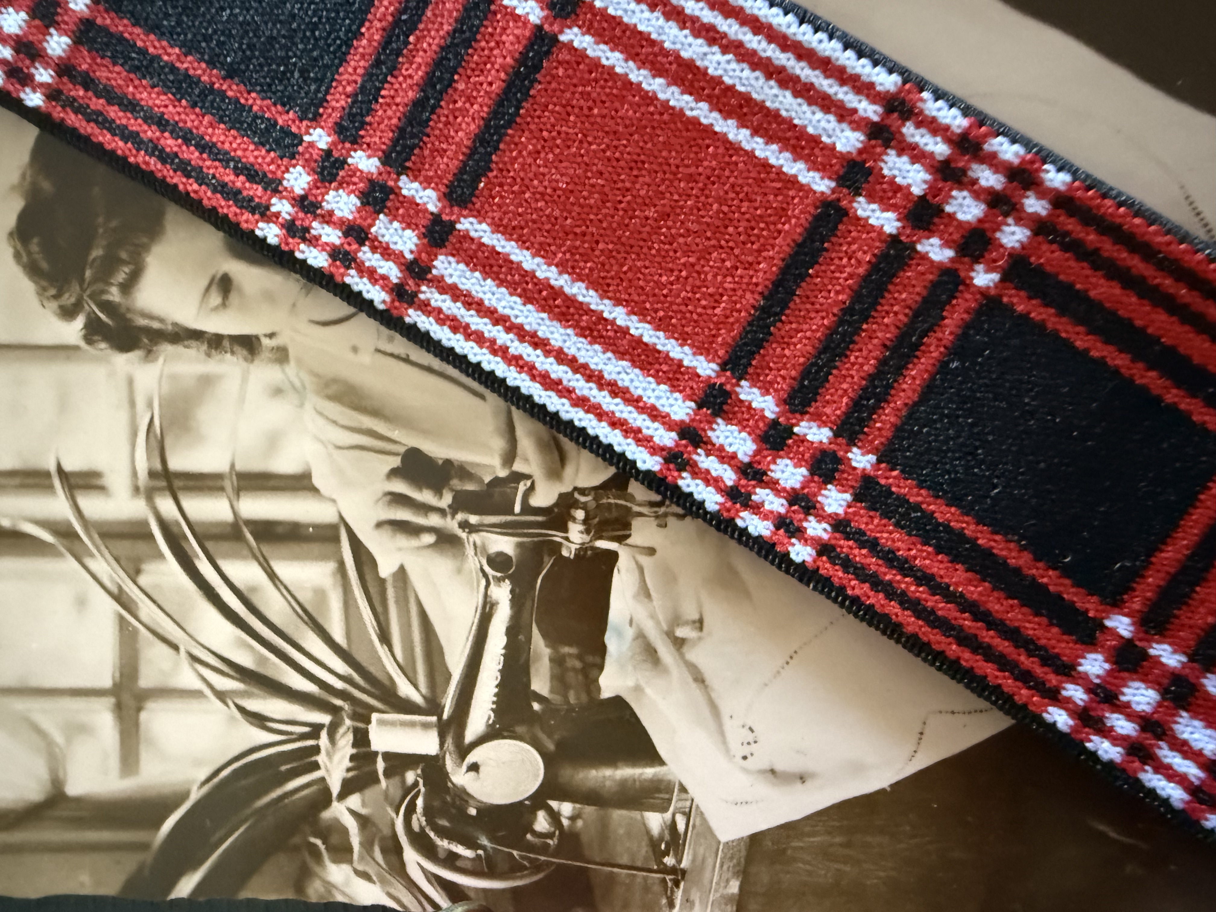 Elastisch band | Rood | 04 cm - 40 mm breed | Rood en zwart geruit soepel elastisch band