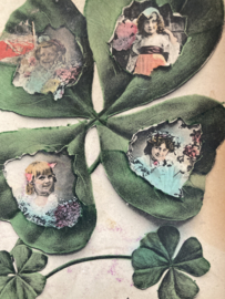 Mixed Media | Klavertjes vier met kinderfoto’s  - Vintage of antieke briefkaart set met knoopjes