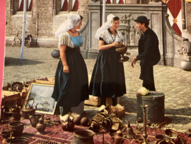 Briefkaarten | Zeeland | Mensen | 1970 - Klederdrachten  kopermarkt Middelburg
