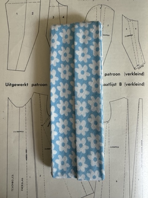 Biaisband | Blauw | 02 cm - 20 mm breed | Helderblauw - Pakje gebloemd dubbel met 3 meter biaisband van 100% katoen