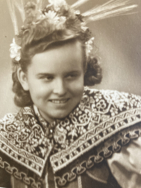 Briefkaarten | Tsjechië |  Meisje in klederdracht 1936