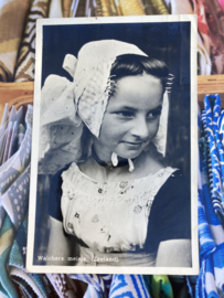 Briefkaarten | Zeeland | Vrouwen | Walcheren | 1953 - Fotokaart Walchers meisje (Zeeland)