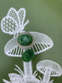 Knopen | Groen | Ø 20 mm - schitterende luxe smaragd groene bolknopen met goudenbiesje en schacht