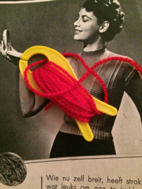 Breien | Vintage geel breivisje met helder rood garen | 6 cm - jaren '70