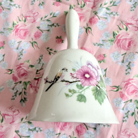 Porselein | Tafelbel vogeltje en bloemen versiering en goudkleurige accenten