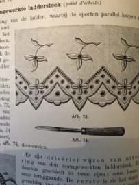VERKOCHT | 1900 | De Fraaie Handwerken (Het Wit, Zijde, en goudborduren) naar het Duitsch door H.A. Krooneman | Zutphen W.J. Thieme & Cie. - Borduurtechnieken - Restauratie borduurwerken
