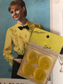Ø 20 mm | Knopenkaart | Geel | Effen | Knopenkaartje met 4 stuks vintage gele knopen | 1950