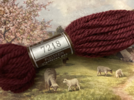 * 7218 PAARS AUBERGINE MIDDEN borduurwol serie Colbert DMC Laine pour tapisserie Colbert DMC Laine pour tapisserie