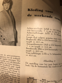 VERKOCHT | 1954 | Tijdschrift | Dameswereld - No. 09 - 17e jaargang - 07-05-1954 - kragen