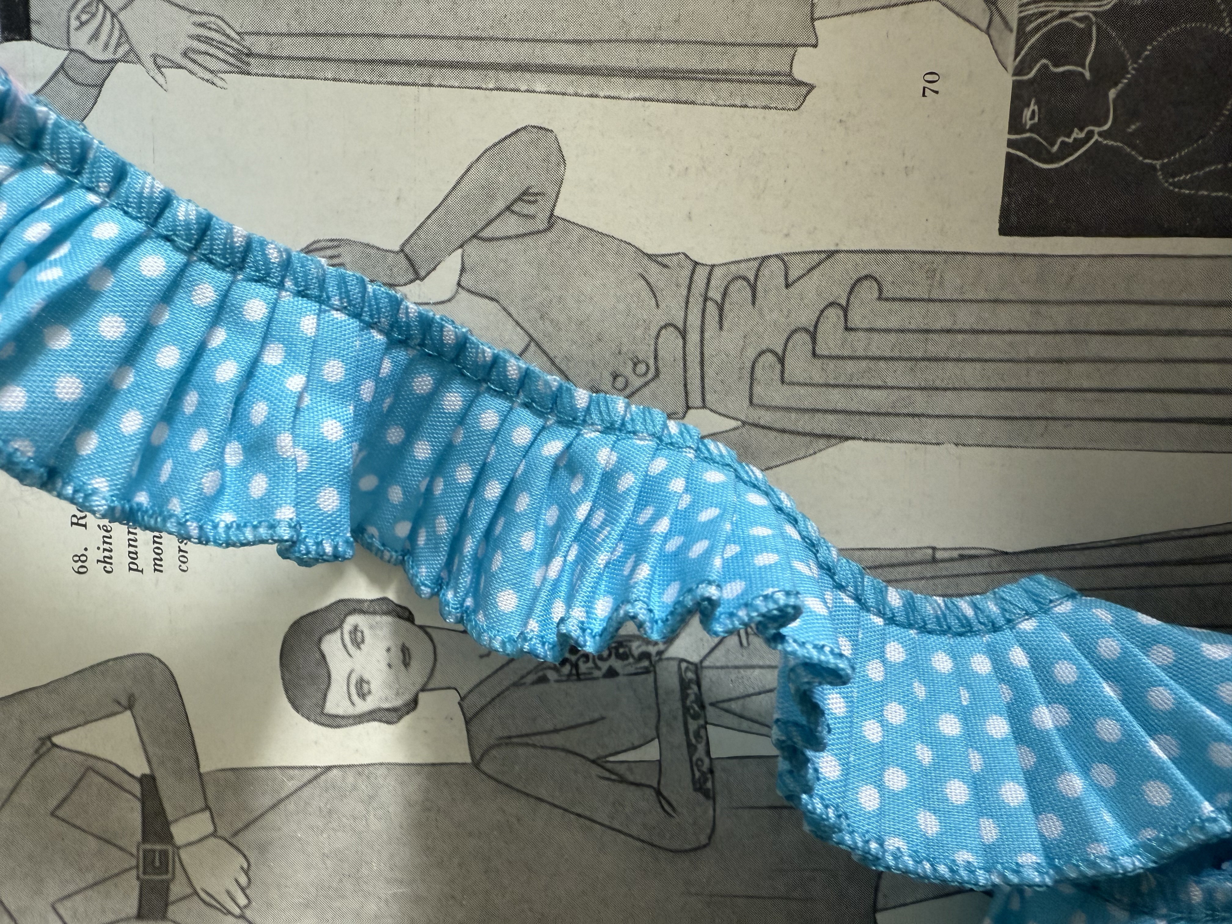 Rimpelband | Blauw | 03 cm - 30 mm | Rimpelband polka dots - felblauw met witte stippen en plooitjes - niet elastisch