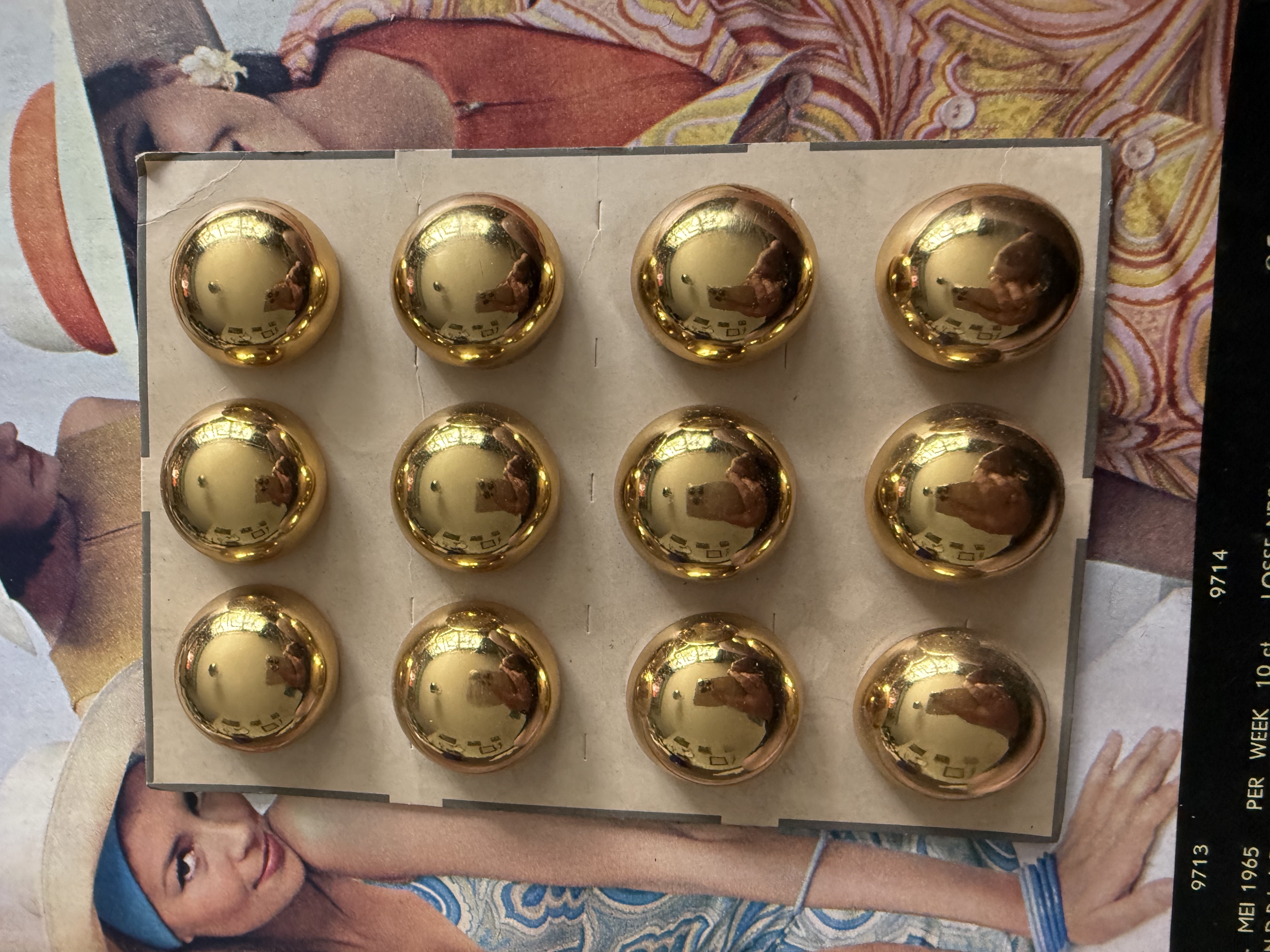 Ø 27 mm | Knopen | Goudkleurige | Bijzondere grote bolle vintage metalen knopen blazer jaren '60