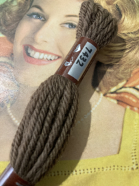 * 7432| BRUIN Bruin label - borduurwol Colbert DMC Tapestry wool